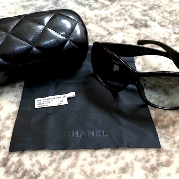 Chanel Black & White Tweed Sunglasses - Picture 11 of 12